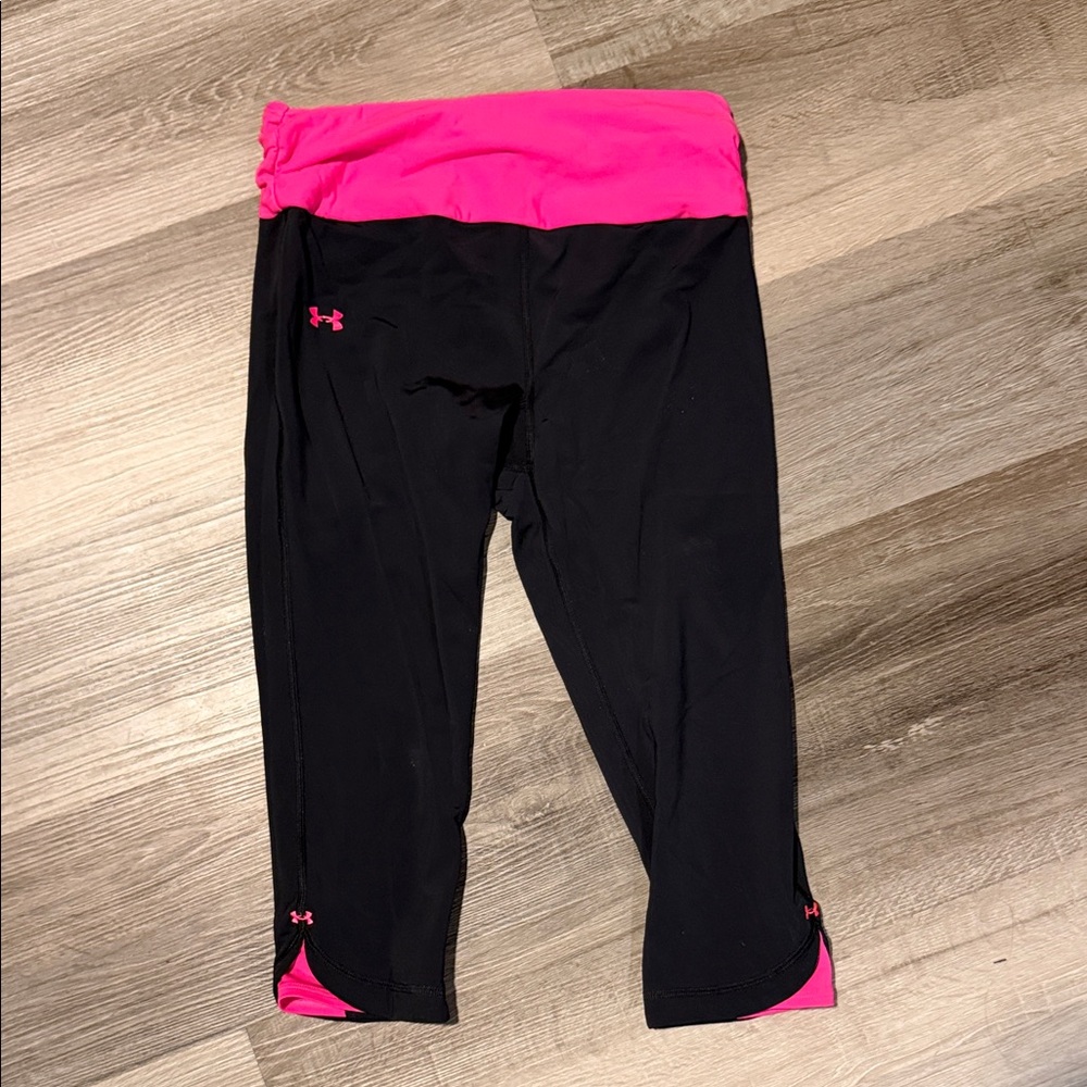 Under Armour Black cropped workout Leggings with Pink Highlights - women’s M